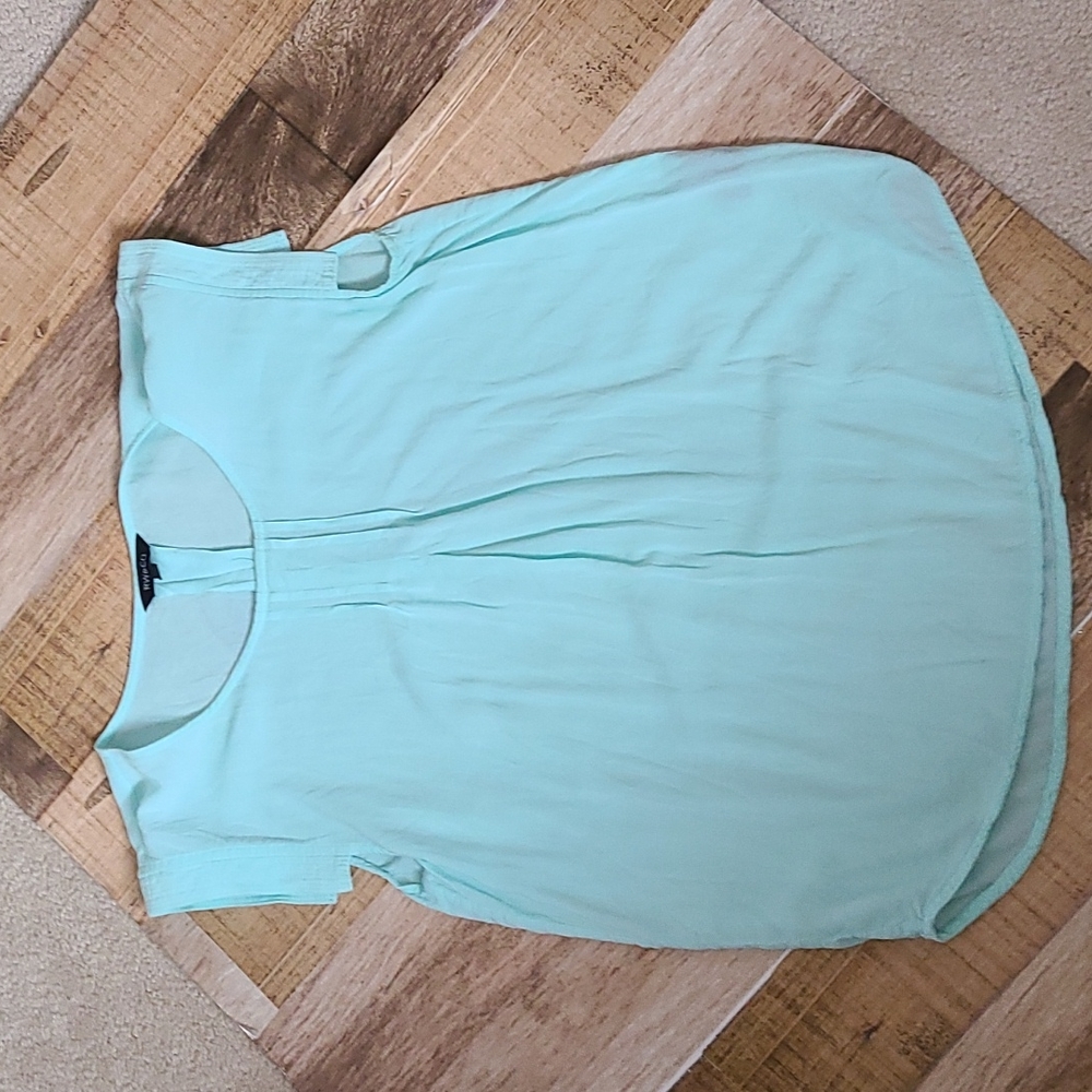RW&Co short sleeve mint shirt